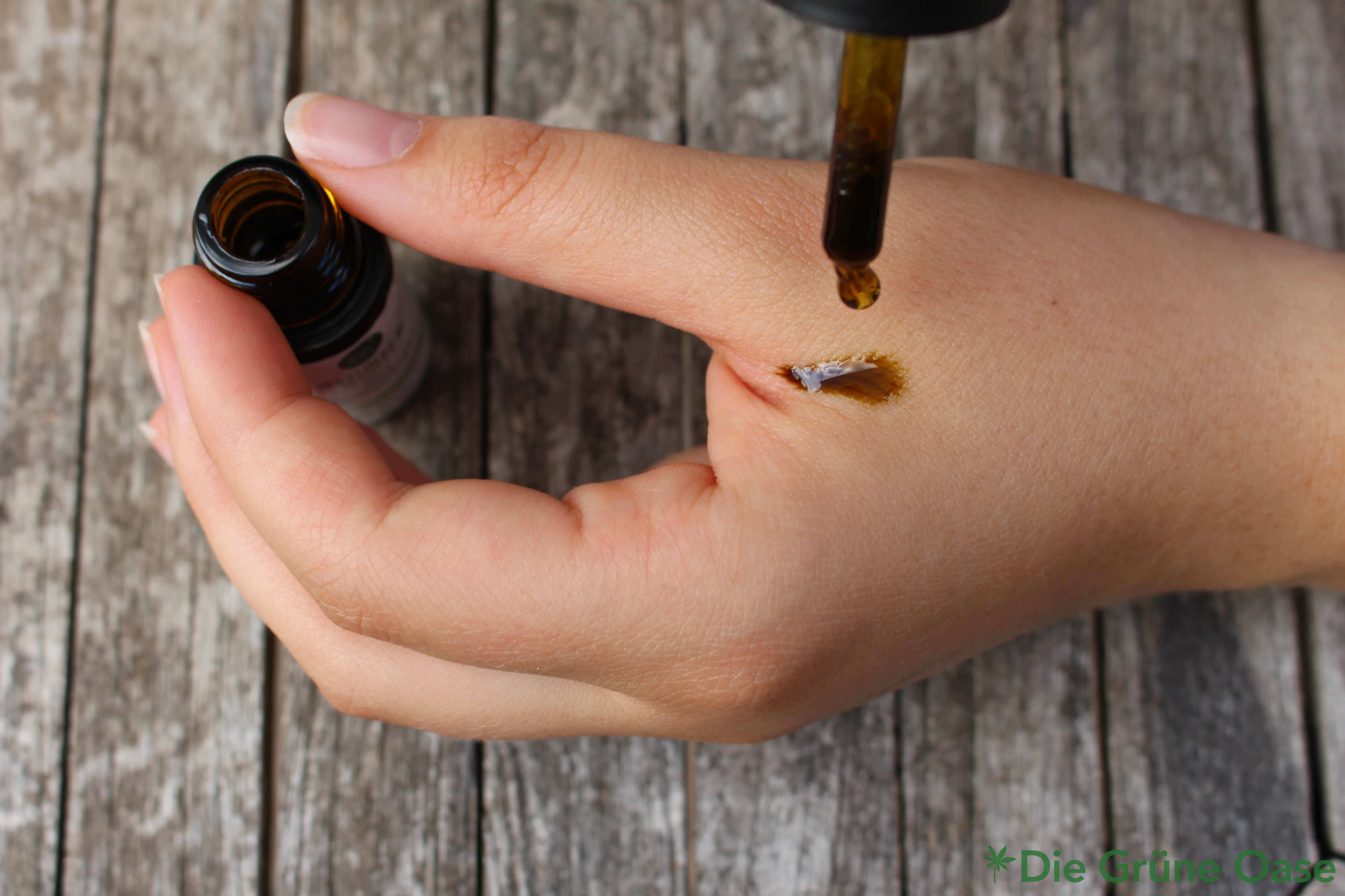 BioBloom CBD Öl dunkle Farbe